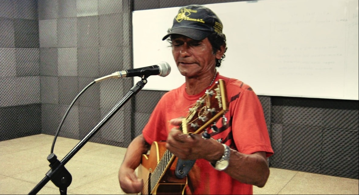 Juvenal Imbiriba, cantor e compositor do Arapiuns, oeste do Pará