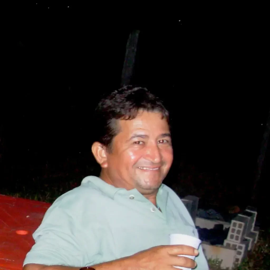 Deco, cantor e compositor de Ourém, Pará.
