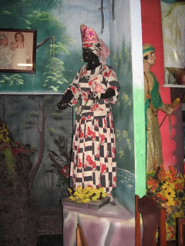 Imagem de santo no terreiro de tambor de mina de Pai Brasil, em Belém do Pará