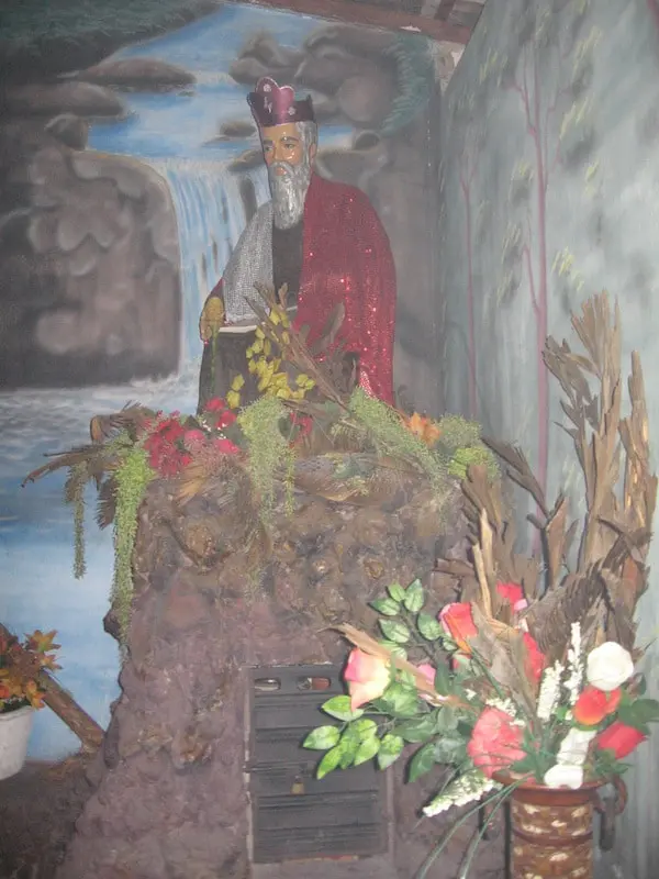 Imagem de santo no terreiro de tambor de mina de Pai Brasil, em Belém do Pará