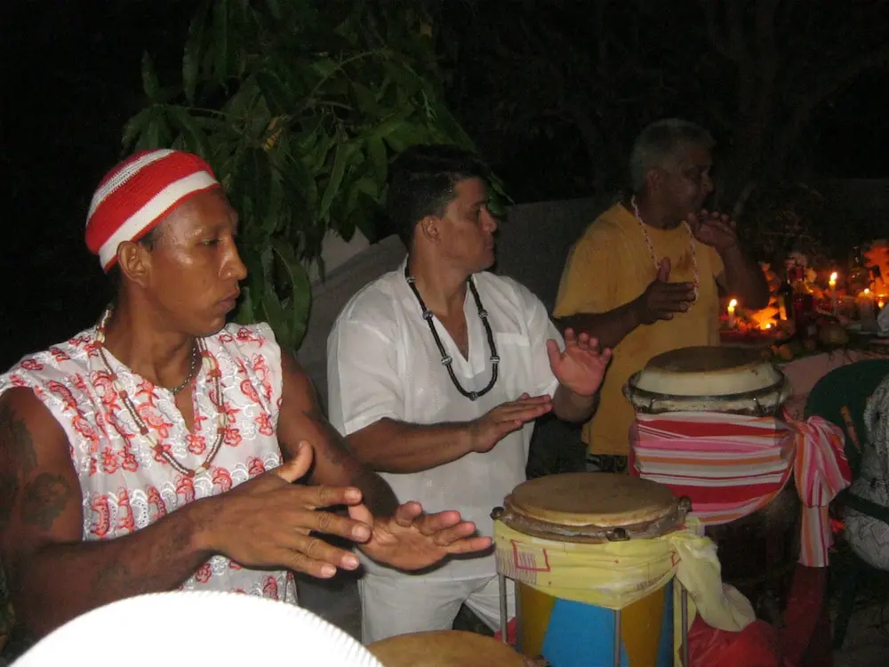 Cena de festa em homenagem à cabocla Mariana, na praia de ponta de pedras, em Santarém, Pará, em 2012