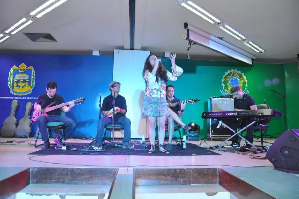 Show de Cris Caetano no "Wirapu'ru - Encontro Internacional de Música na Amazônia", promovido pela Ufopa em 2015.