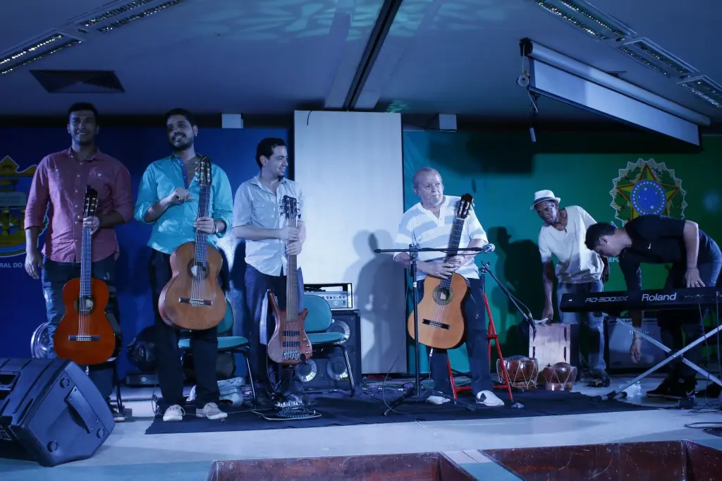 Duo George Costa e Henrique Neto, Flávio Costa, Sebastião Tapajós, Helder Catraca e Anderson Dourado no "Wirapu'ru - Encontro Internacional de Música na Amazônia", promovido pela Ufopa em 2015.