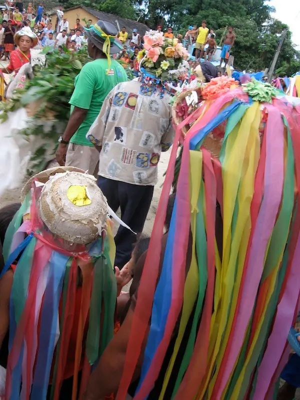Chapéus de fita na matança do boi-bumbá Ouro Fino, de Ourém, em 2004